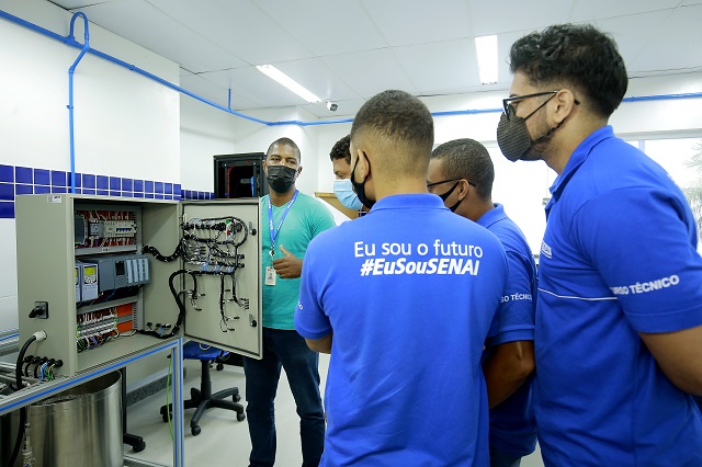 cursos-tecnicos-senai Foto Valter Andrade Coperphoto Sistema FIEB