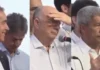 Zé Neto faz barulho com garrafa durante discurso de José Ronaldo e Jerônimo toma o objeto