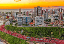 Caminhada de Lula e Jerônimo arrasta multidão em Salvador