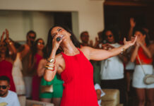 Cantora feirense Kaline Rabelo aposta em nova música para o verão