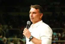 Flávio Bolsonaro recua e anuncia que votará pelo fim da escala 6×1